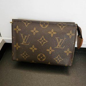 Louis Vuitton Toiletry 15 pochette